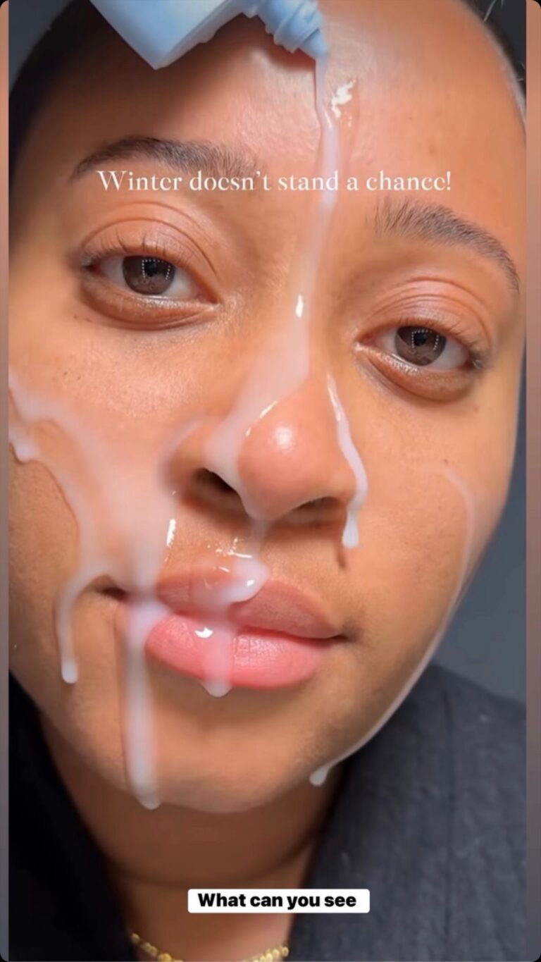 The Hotel Receptionist With Customer trending